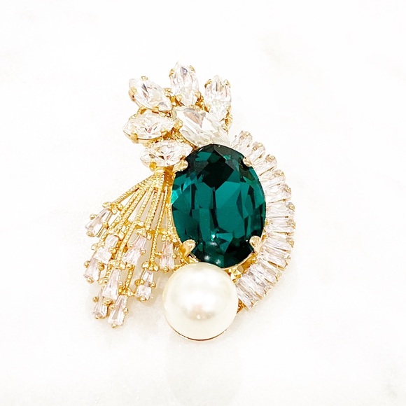 Revolve ANTON HEUNIS Asymmetric Crystal Cluster Mismatch Statement Earrings - Picture 5 of 8